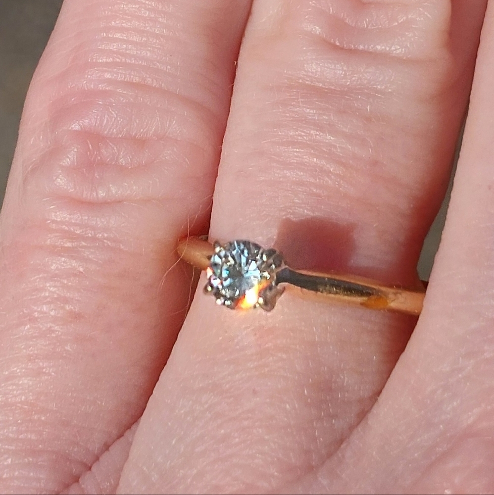 1/4 carat white sapphire engagement ring